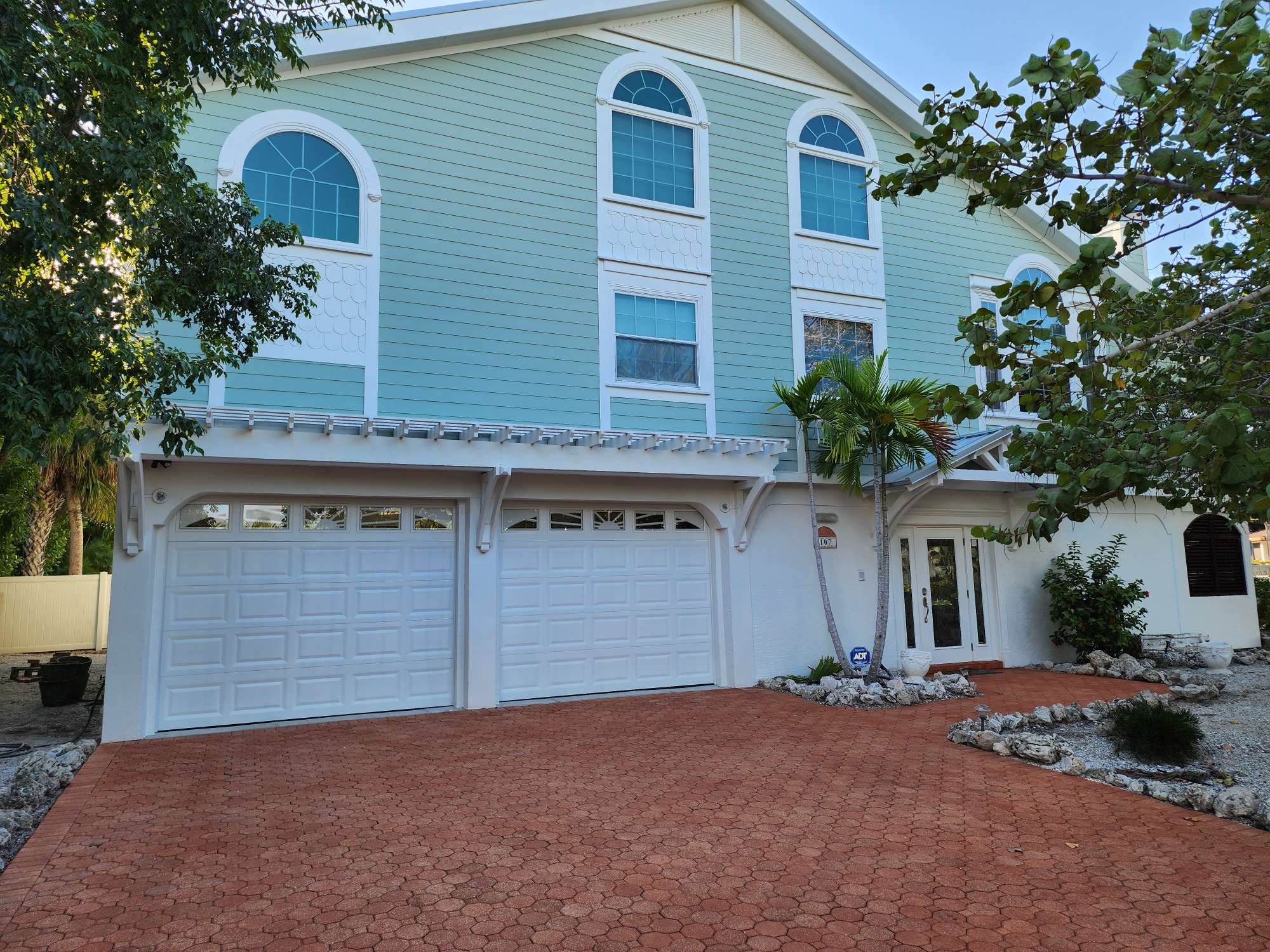 exterior house painting holmes beach 01 by Gold Lion Painting Inc for Holmes Beach